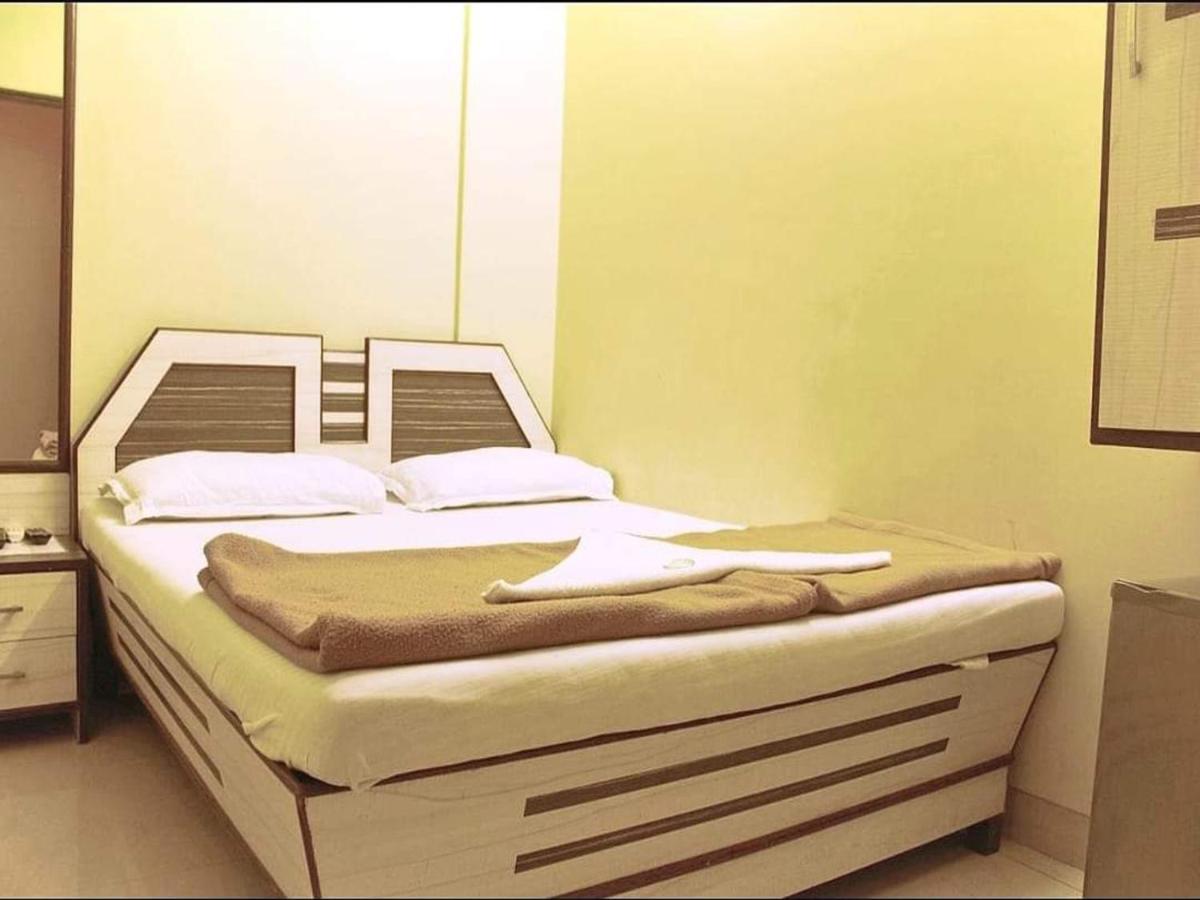 Hotel Broadway Colaba Мумбаї Екстер'єр фото