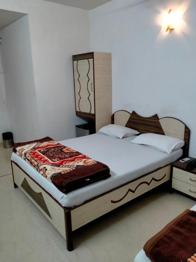 Hotel Broadway Colaba Мумбаї Екстер'єр фото