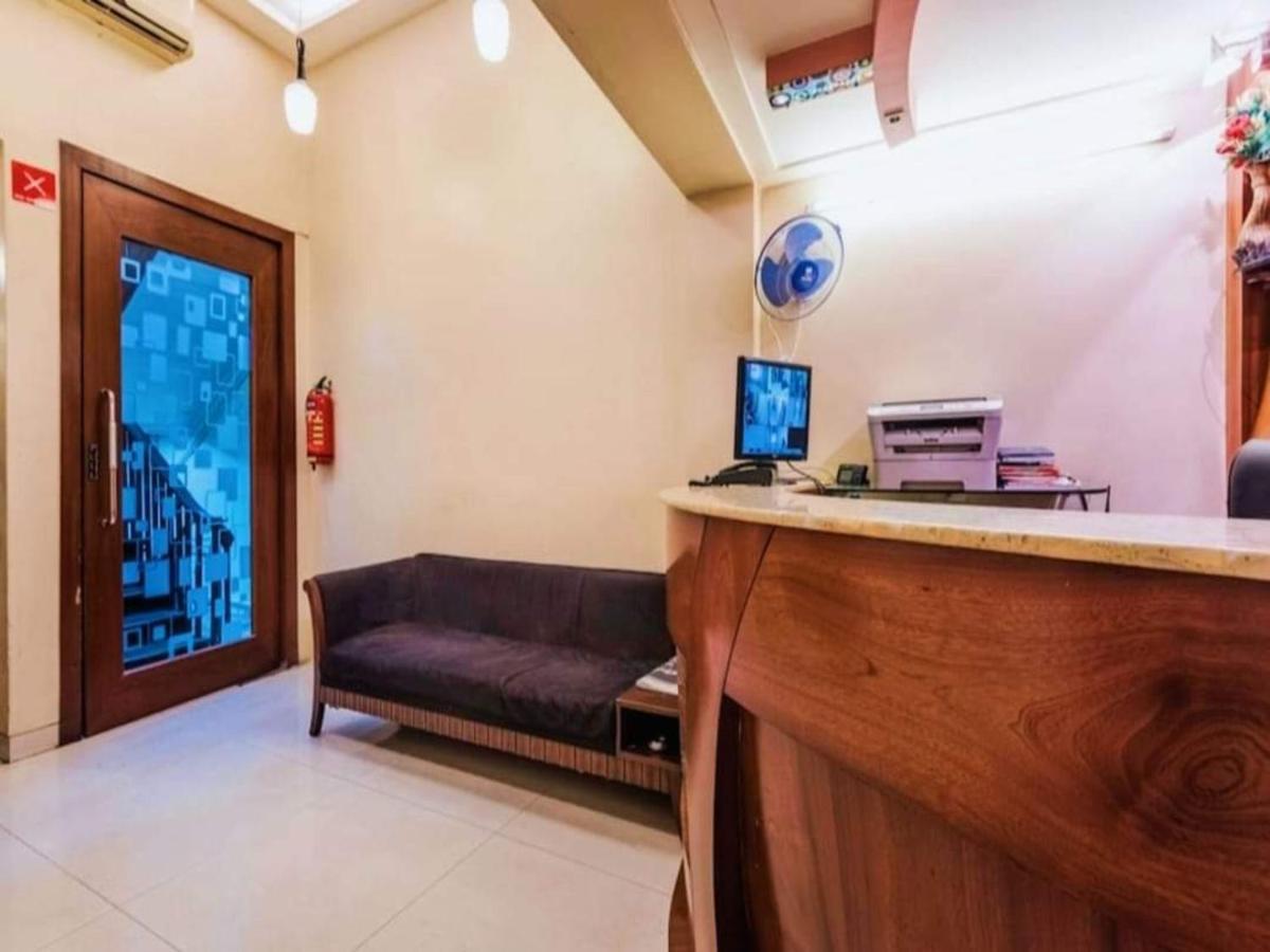Hotel Broadway Colaba Мумбаї Екстер'єр фото