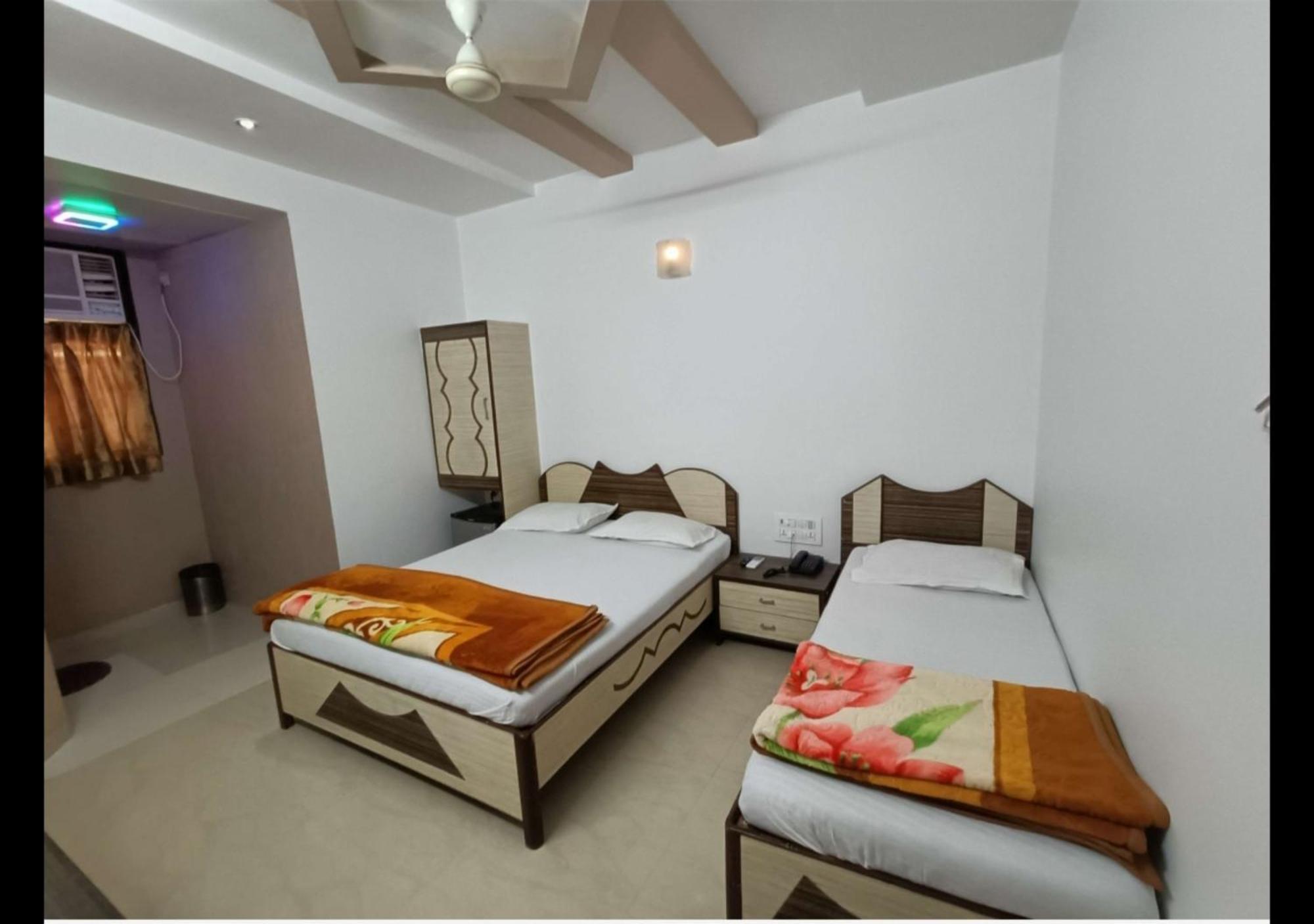 Hotel Broadway Colaba Мумбаї Екстер'єр фото