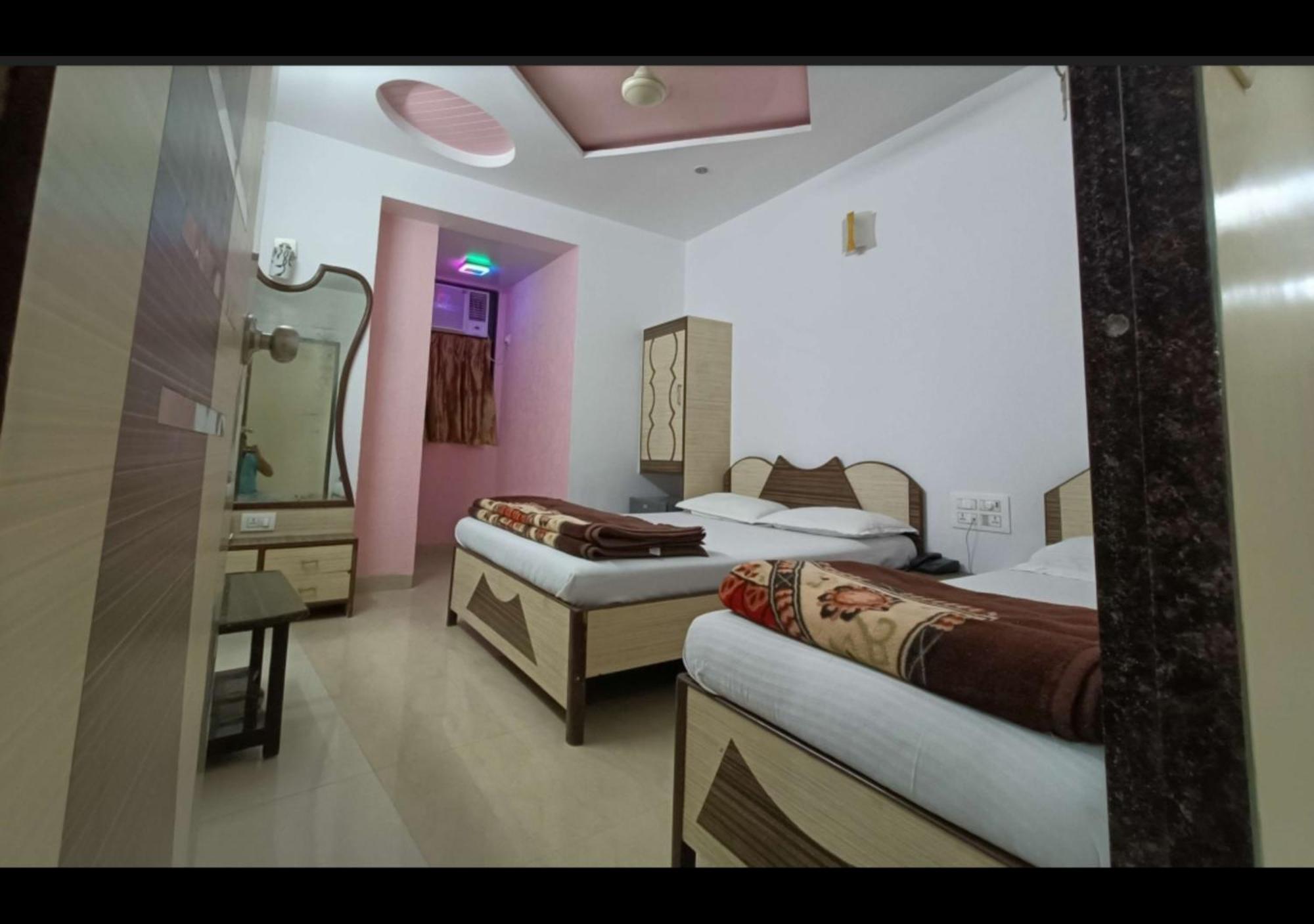 Hotel Broadway Colaba Мумбаї Екстер'єр фото