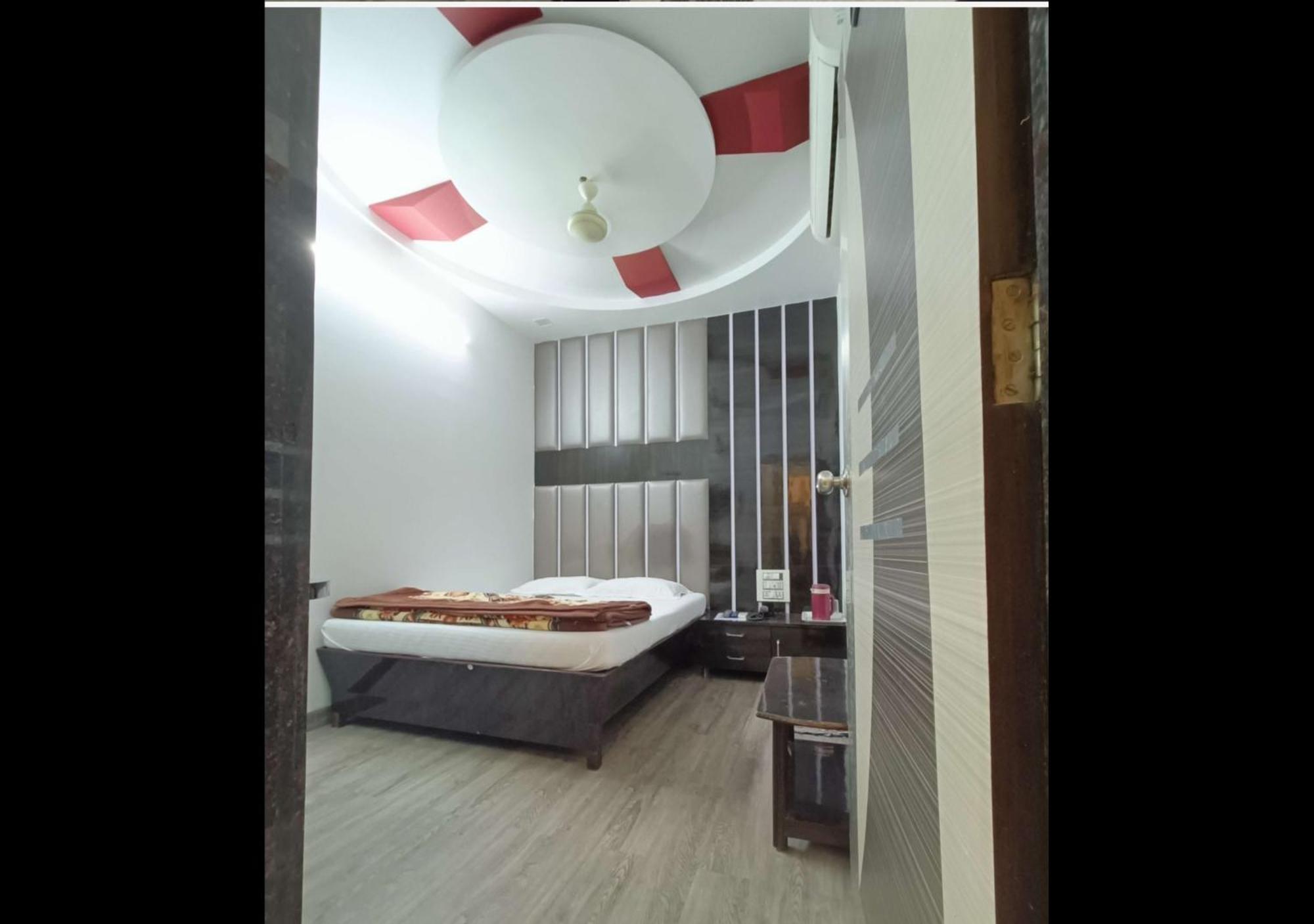 Hotel Broadway Colaba Мумбаї Екстер'єр фото