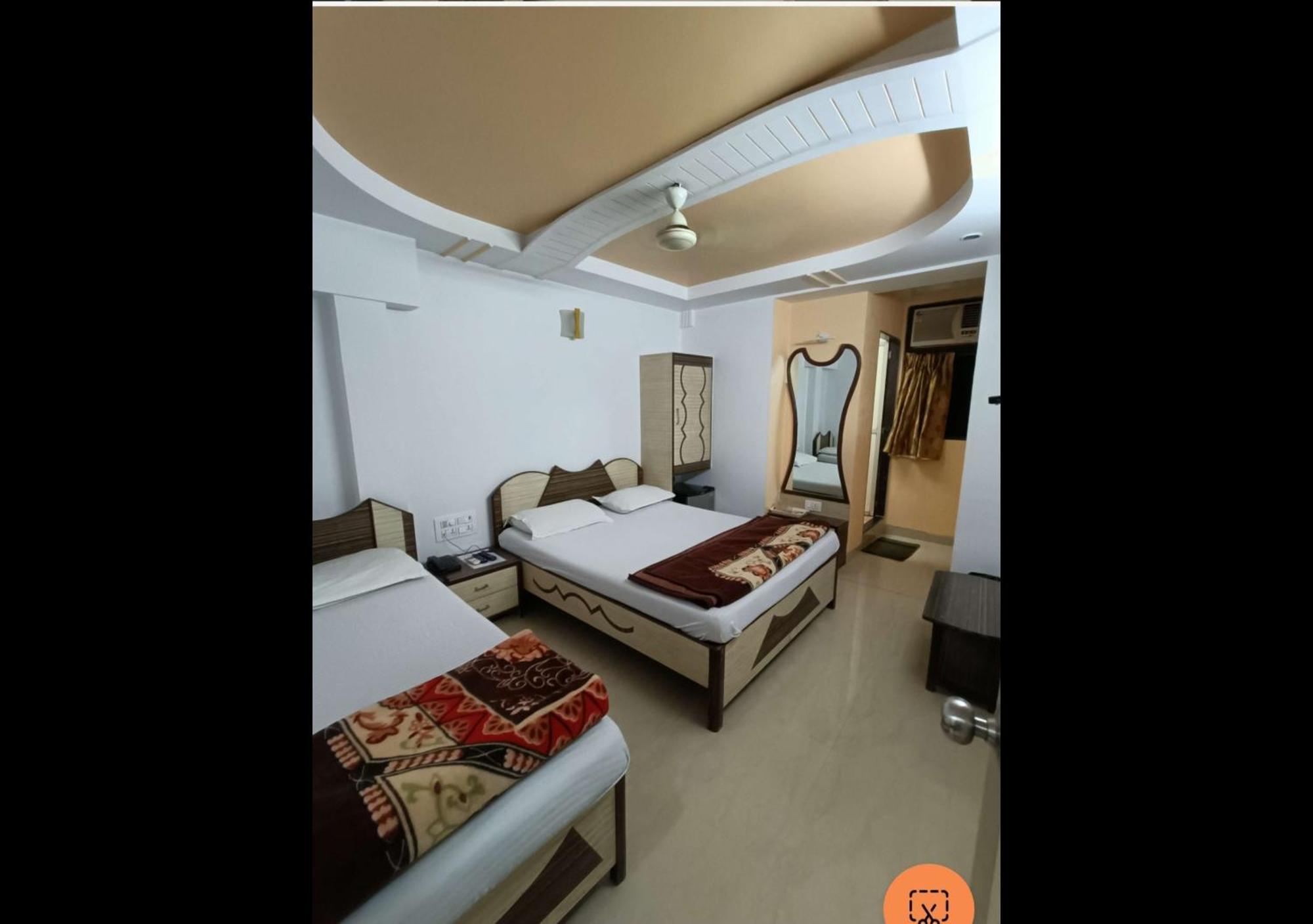 Hotel Broadway Colaba Мумбаї Екстер'єр фото