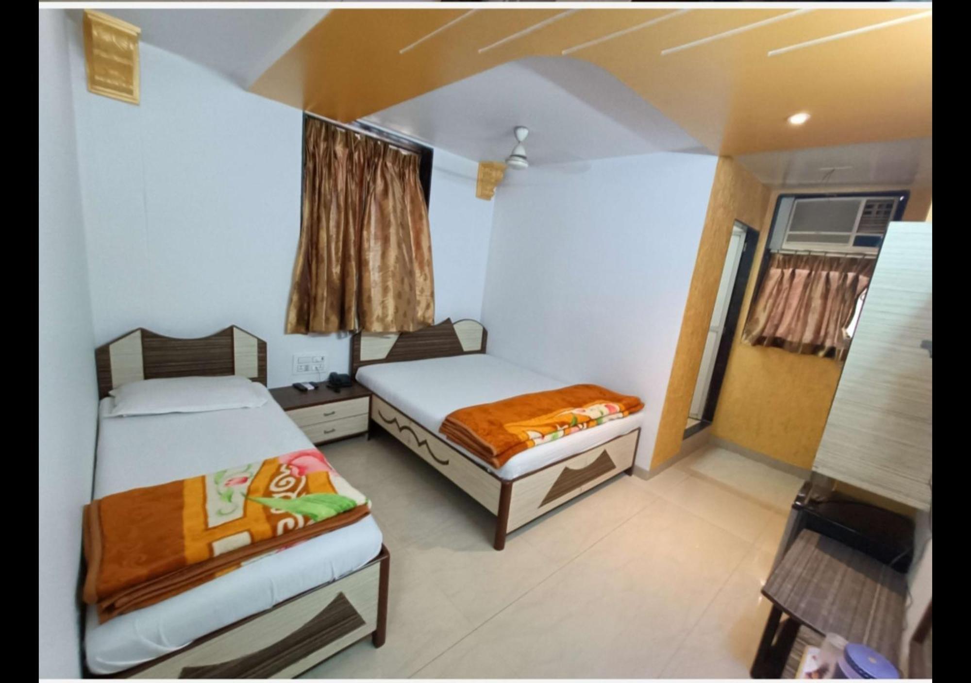 Hotel Broadway Colaba Мумбаї Екстер'єр фото