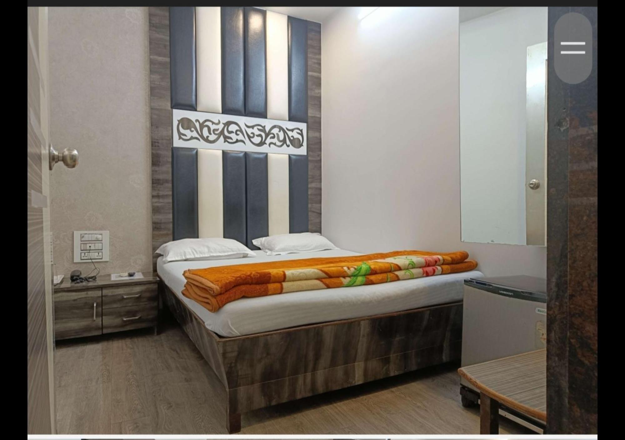 Hotel Broadway Colaba Мумбаї Екстер'єр фото