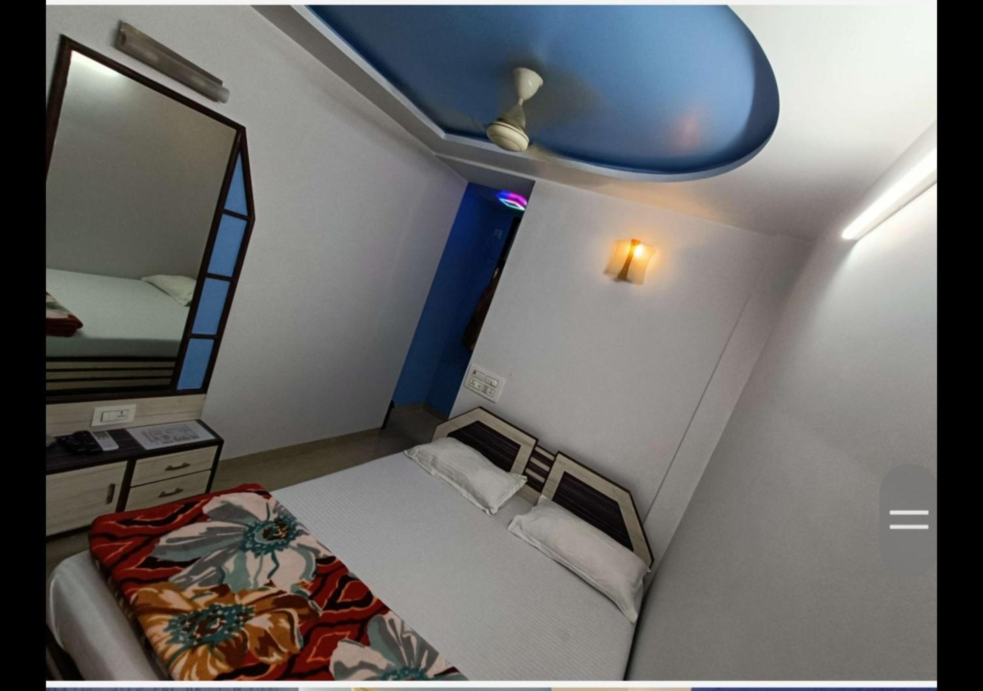 Hotel Broadway Colaba Мумбаї Екстер'єр фото