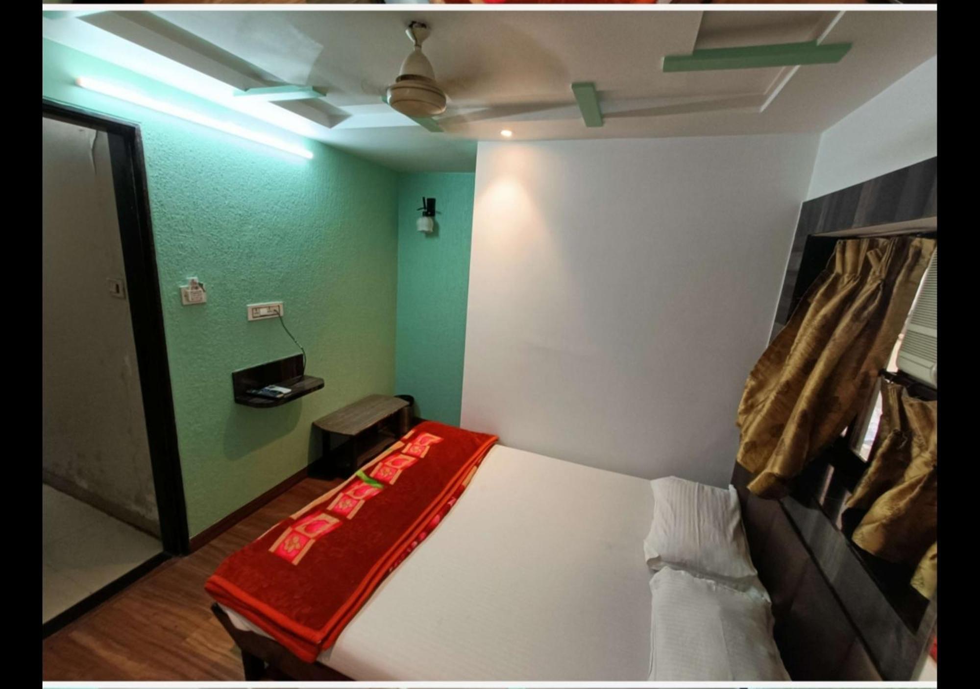 Hotel Broadway Colaba Мумбаї Екстер'єр фото
