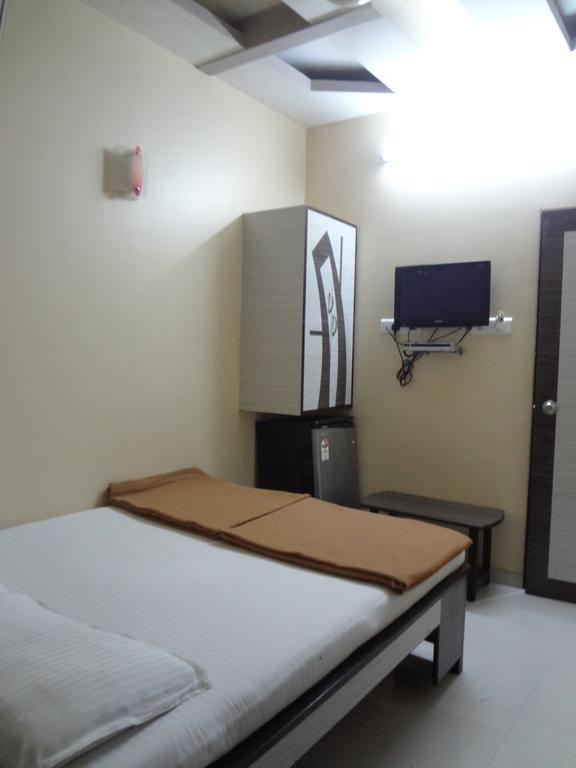 Hotel Broadway Colaba Мумбаї Екстер'єр фото