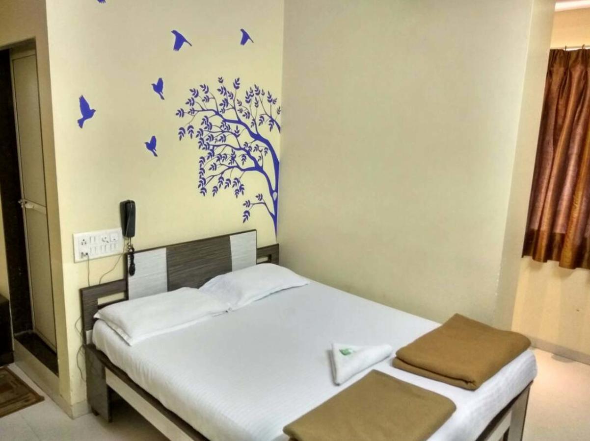 Hotel Broadway Colaba Мумбаї Екстер'єр фото