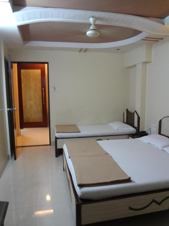 Hotel Broadway Colaba Мумбаї Екстер'єр фото