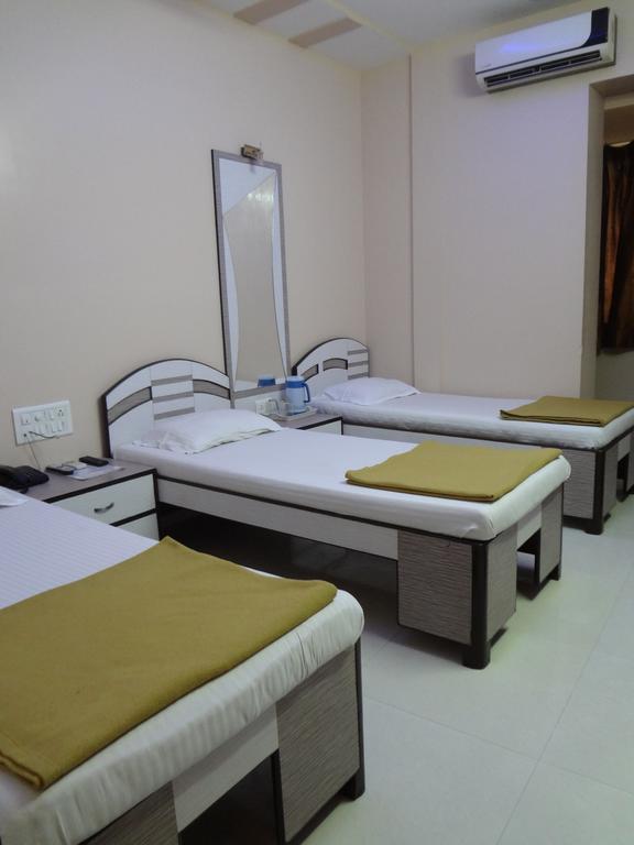 Hotel Broadway Colaba Мумбаї Екстер'єр фото